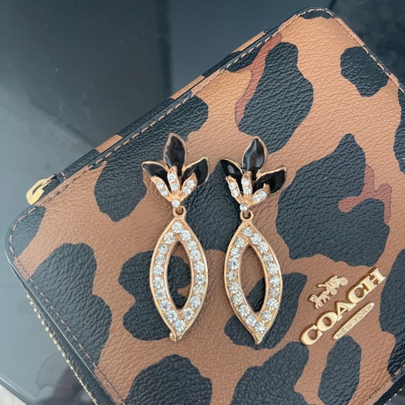 4 pair of earrings - Picture 2 of 5